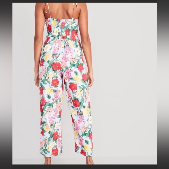 Old Navy floral linen blend tie straps jumpsuit. - Picture 4 of 9